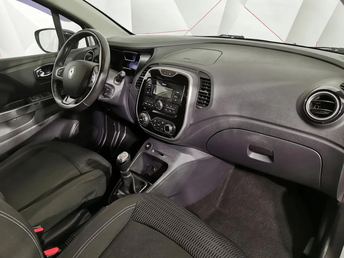 Renault Kaptur 2.0 MT AWD (143 л.с.) Drive Белый в АВИЛОН. Слайд №12