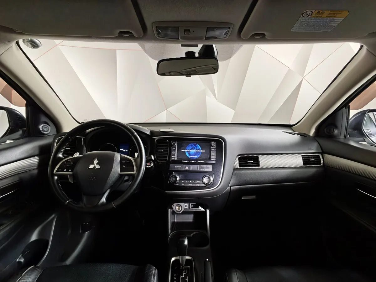 Mitsubishi Outlander 2.4 MIVEC CVT 4WD (167 л.с.) Ultimate Plus Серебристый в АВИЛОН. Слайд №14
