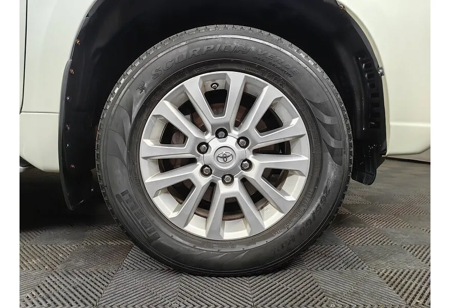 АВИЛОН - Toyota Land Cruiser Prado 2.8 D AT 4WD (5 мест) (177 л.с.) Комфорт Белый - slide 19