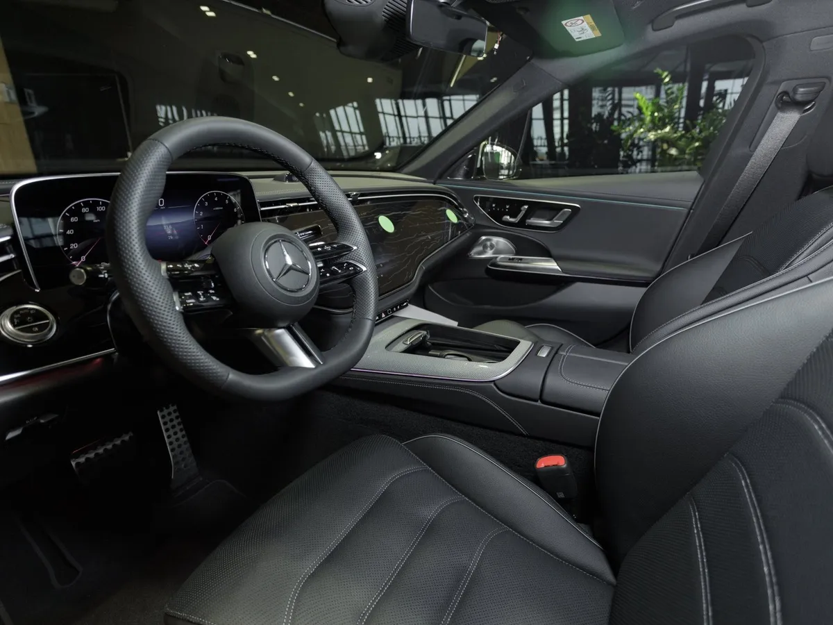Mercedes-Benz E-Класс E 300 4MATIC (258 л.с.) Серый в АВИЛОН. Слайд №5