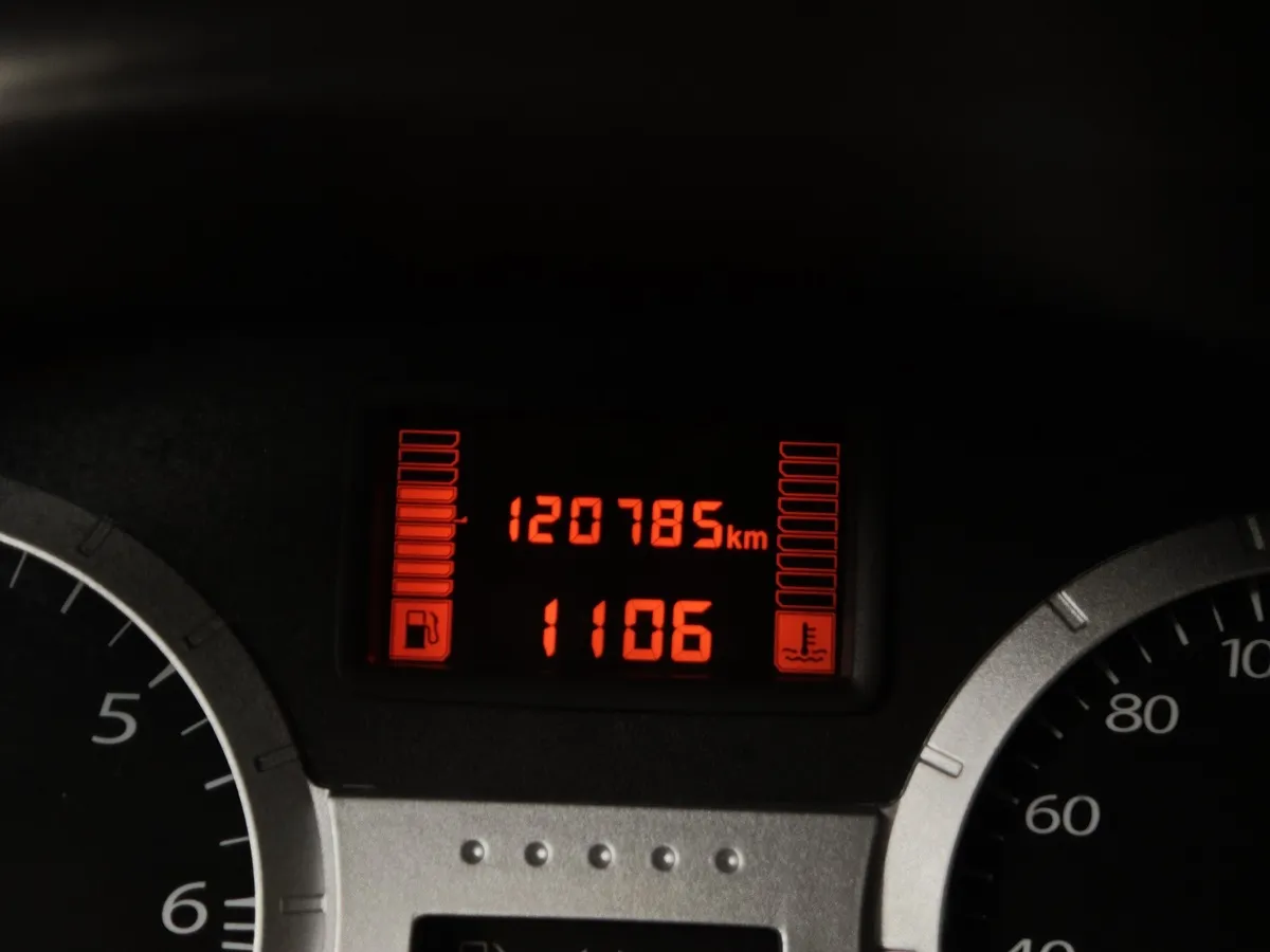 ВАЗ (Lada) Largus 1.6 MT 16 кл (5 мест) (105 л.с.) Бежевый в АВИЛОН. Слайд №18