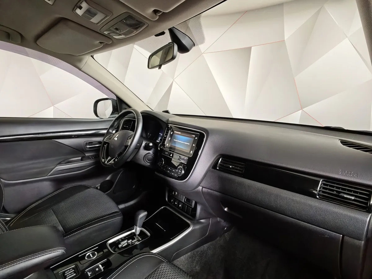 Mitsubishi Outlander 2.0 CVT 4WD (146 л.с.) Instyle E29 Белый в АВИЛОН. Слайд №13