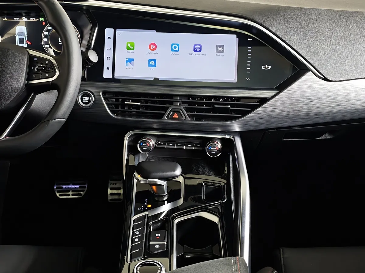 Geely Tugella 2.0 AT AWD (238 л.с.) Flagship Sport Серый в АВИЛОН. Слайд №15