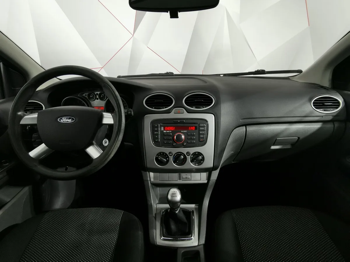 Ford Focus 1.6 MT (101 л.с.) Белый в АВИЛОН. Слайд №12