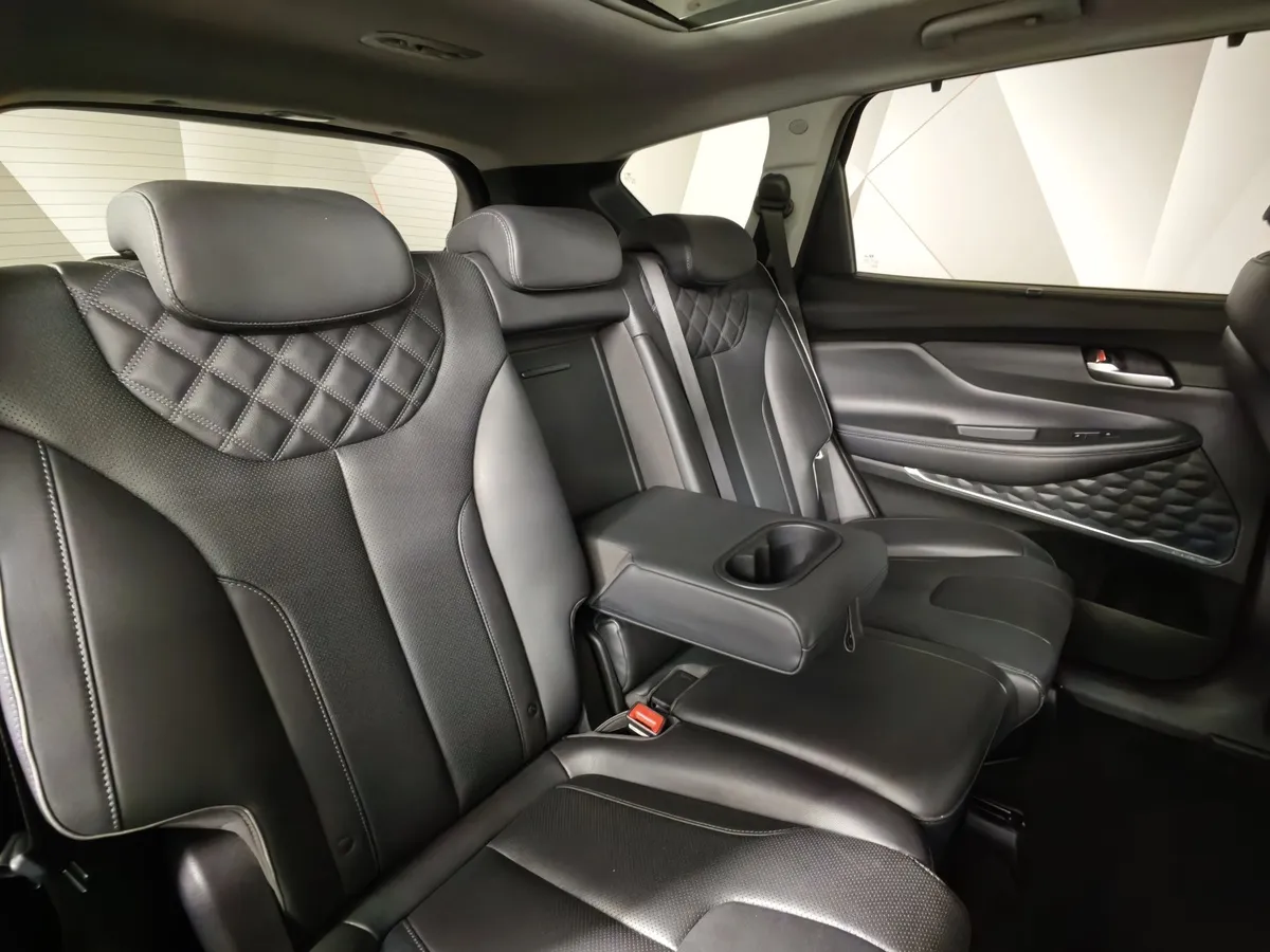 Hyundai Santa Fe 3.5 AWD 8AT (249 л.с.) High-Tech Черный в АВИЛОН. Слайд №17