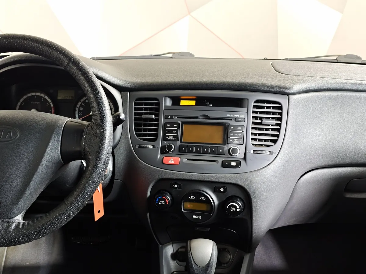 Kia Rio 1.4 AT (97 л.с.) Черный в АВИЛОН. Слайд №13