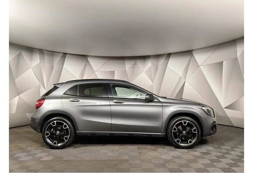 Mercedes-Benz GLA 200 7G-DCT (150 л.с.) Особая серия Серый в АВИЛОН. Слайд №6