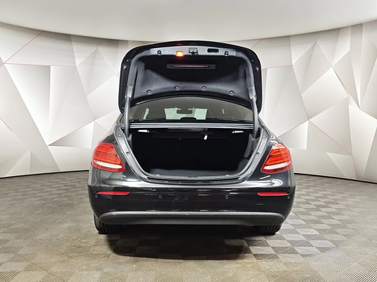 Mercedes-Benz E-Класс E 200 4MATIC 9G-TRONIC (184 л.с.) Premium Черный в АВИЛОН. Слайд №12