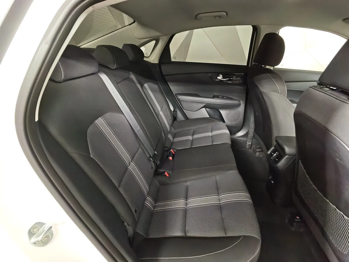 Kia Cerato 2.0 MPI AT (150 л.с.) Luxe Белый в АВИЛОН. Слайд №16