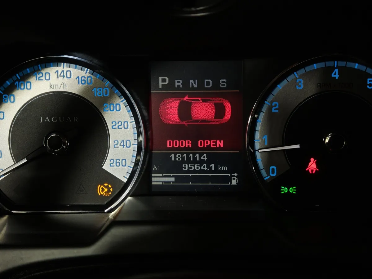 Jaguar XF 3.0 AT (238 л.с.) Белый в АВИЛОН. Слайд №16