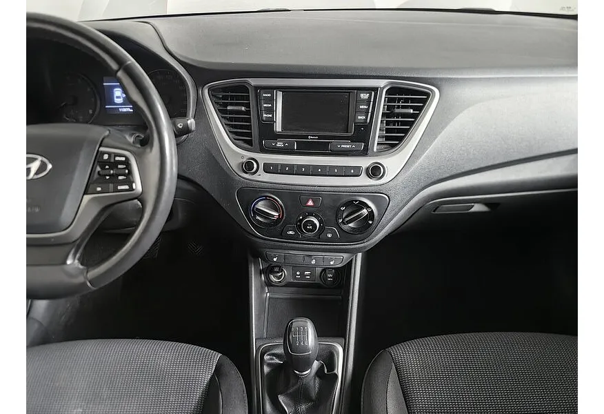 Hyundai Solaris 1.6 MT (123 л.с.) Серебристый в АВИЛОН. Слайд №14