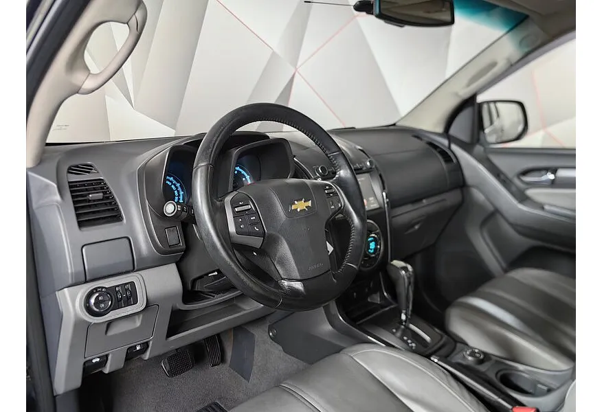 Chevrolet TrailBlazer 2.8 D AT AWD (180 л.с.) LT Черный в АВИЛОН. Слайд №19
