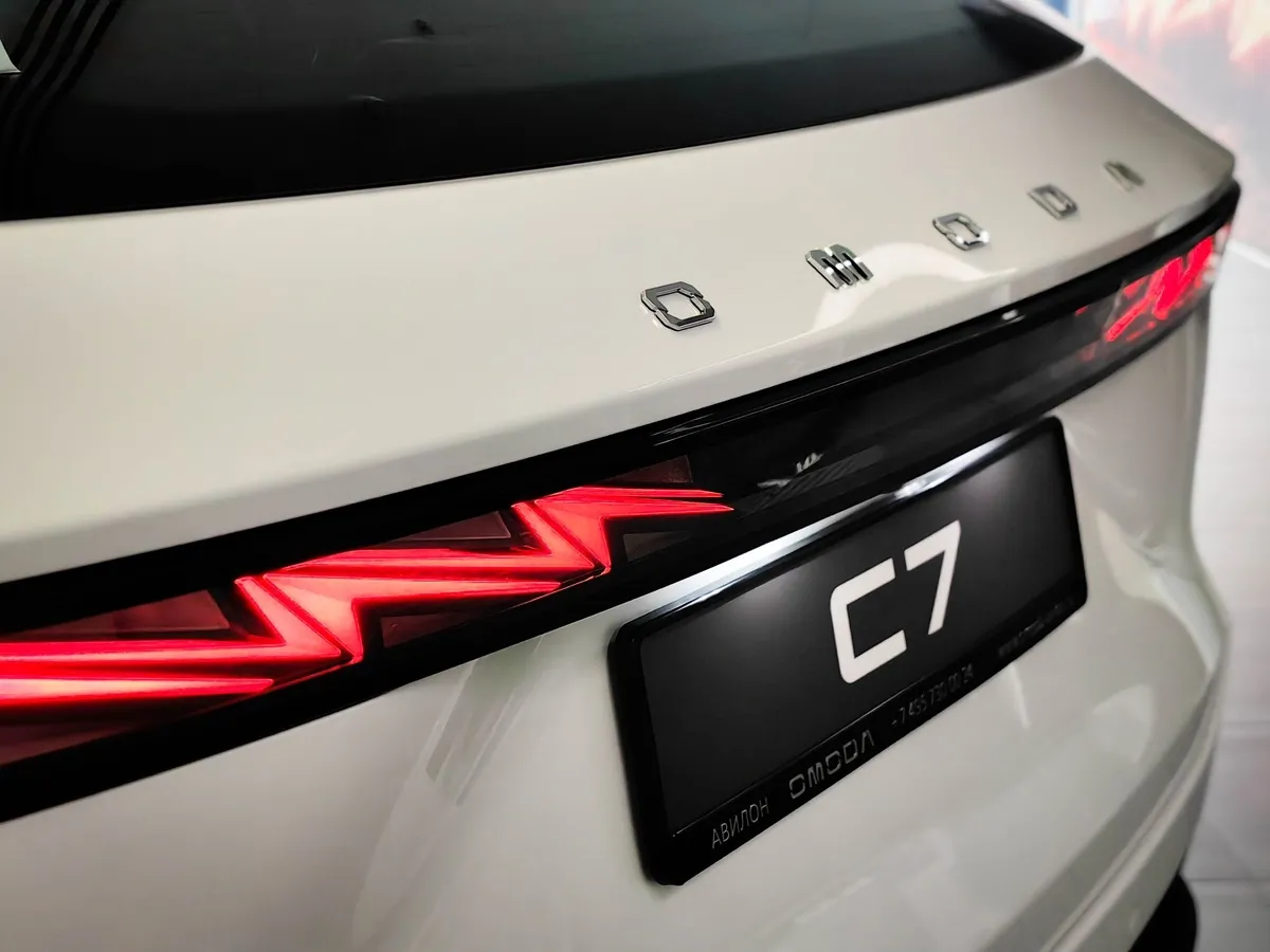 OMODA C7 1.6 DCT (150 л.с.) Драйв Белый в АВИЛОН. Слайд №15