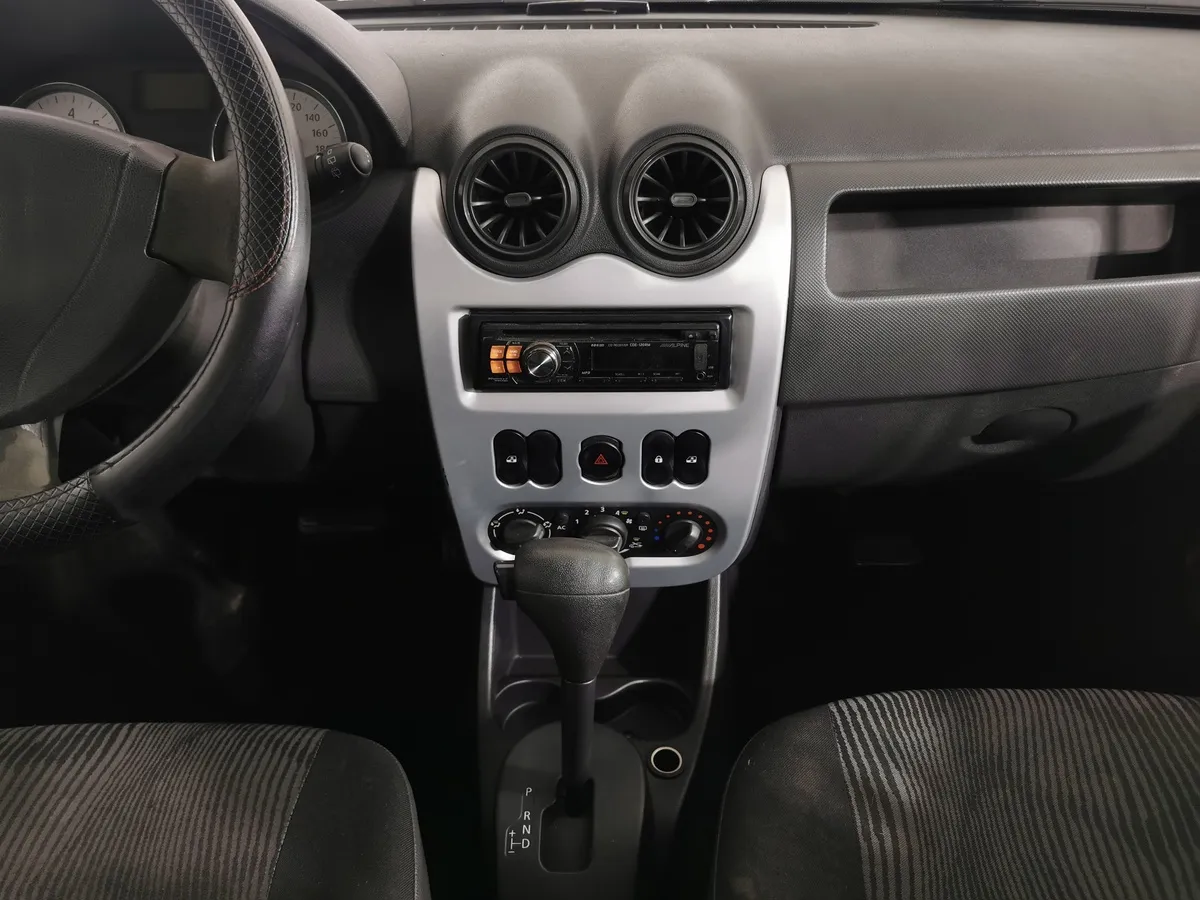 Renault Logan 1.6 AT (102 л.с.) Красный в АВИЛОН. Слайд №13