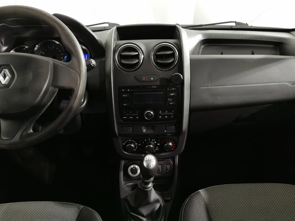 Renault Duster 2.0 MT 4x4 (143 л.с.) Серый в АВИЛОН. Слайд №14
