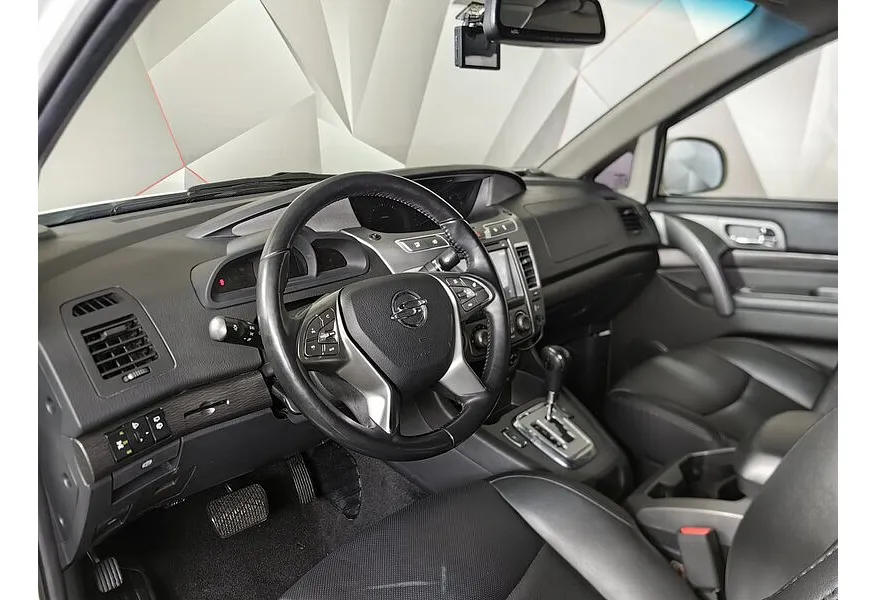 SsangYong Korando Turismo 2.2d AT 4WD (178 л.с.) Белый в АВИЛОН. Слайд №17
