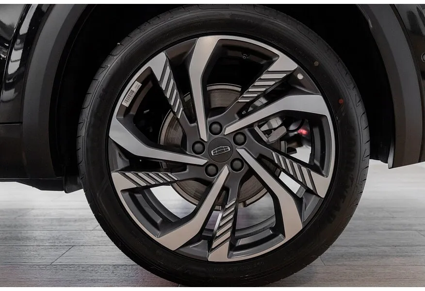 Geely Monjaro 2.0T 8AT 4WD (238 л.с.) Flagship Черный в АВИЛОН. Слайд №16