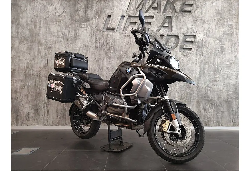 LIVE. Слайд №2