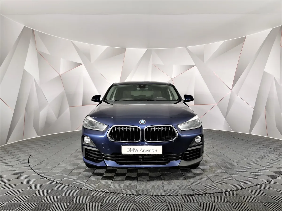 BMW X2 18i sDrive AMT (140 л.с.) Advantage Синий в АВИЛОН. Слайд №3