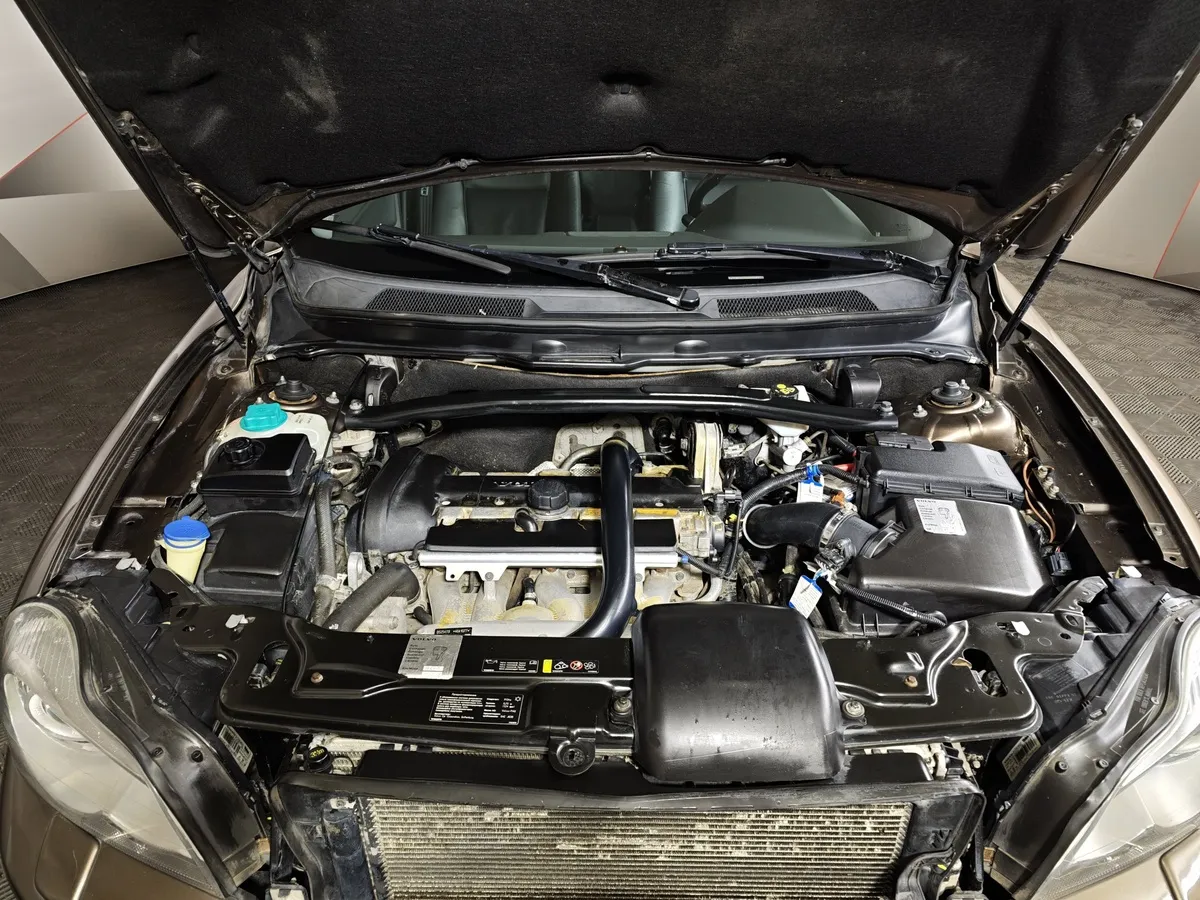 Volvo XC90 2.5 T5 Geartronic AWD (5 мест) (210 л.с.) Коричневый в АВИЛОН. Слайд №11