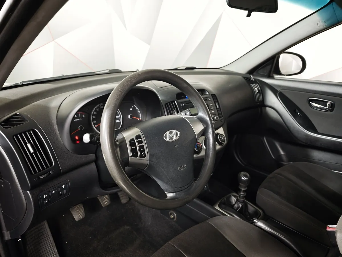 Hyundai Elantra 1.6 MT (105 л.с.) Черный в АВИЛОН. Слайд №17