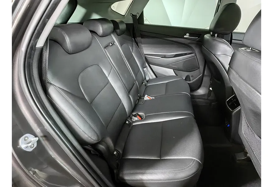 Hyundai Tucson 2.0 CRDi AT 4WD (185 л.с.) High-Tech Коричневый в АВИЛОН. Слайд №15