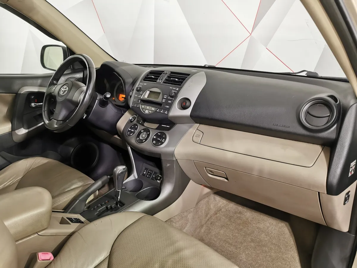 Toyota RAV4 2.0 AT AWD (152 л.с.) Бежевый в АВИЛОН. Слайд №11