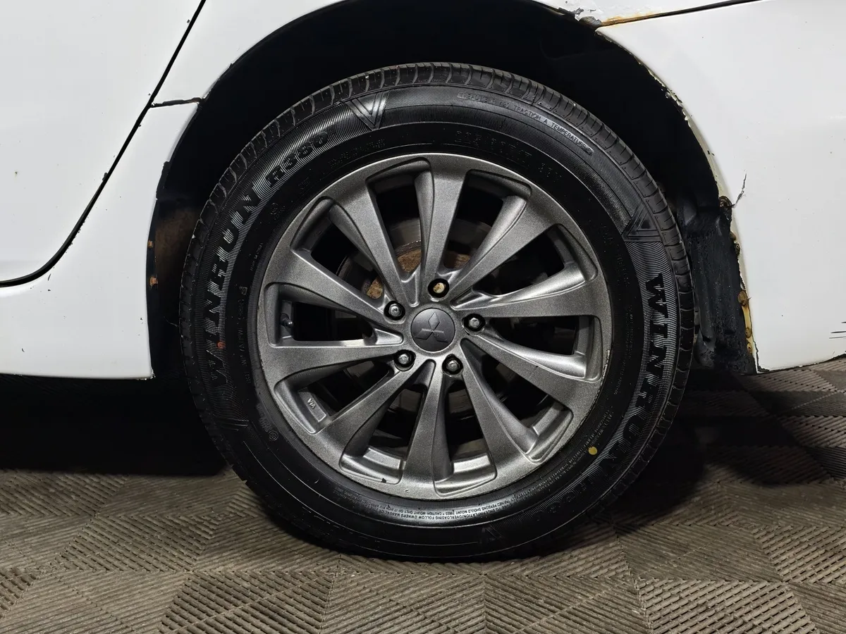 Mitsubishi Grandis 2.4 AT 4WD (165 л.с.) Белый в АВИЛОН. Слайд №8