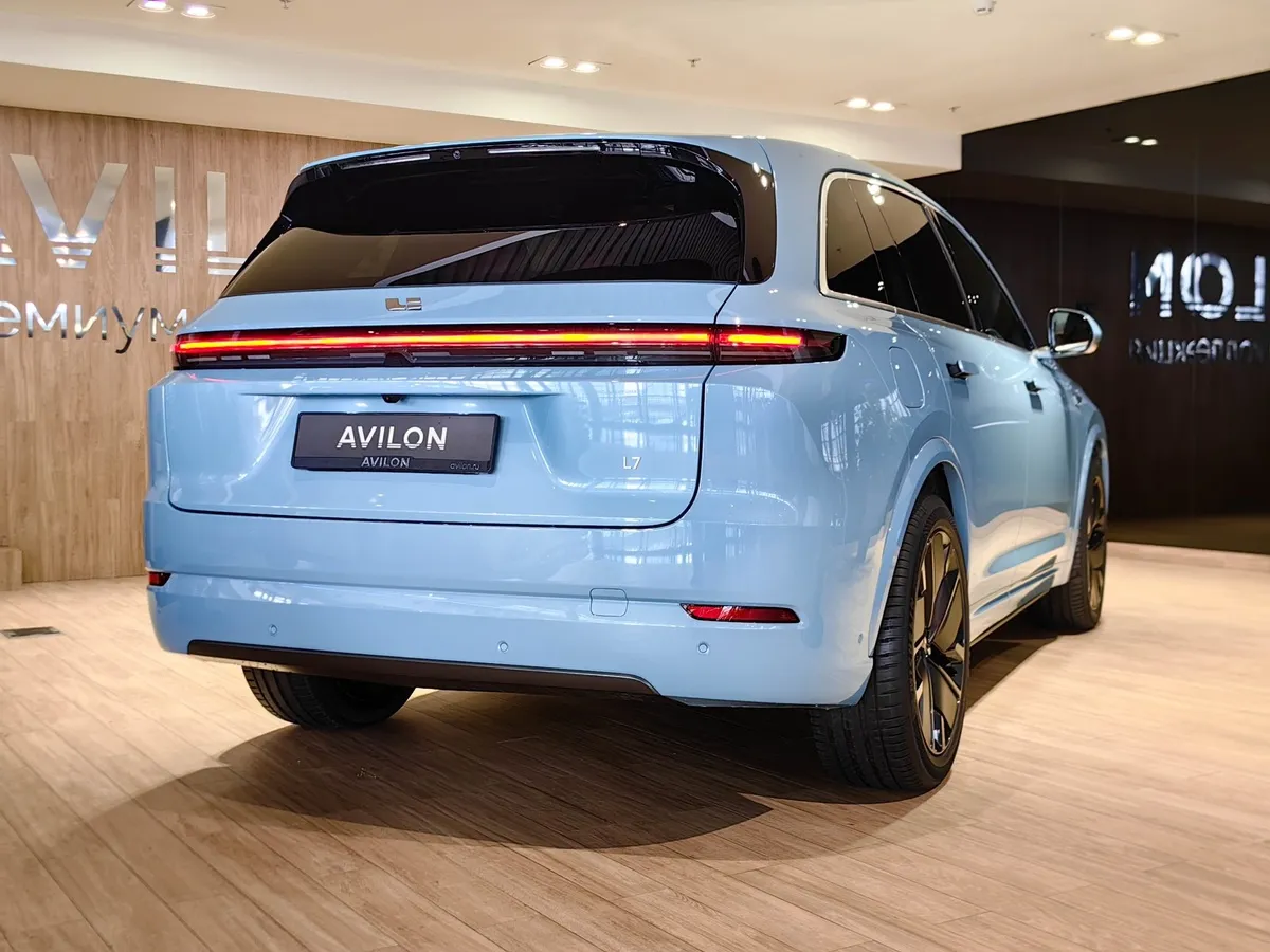 Li Auto L7 1.5 AT 4WD (449 л.с.) Ultra Голубой в АВИЛОН. Слайд №4