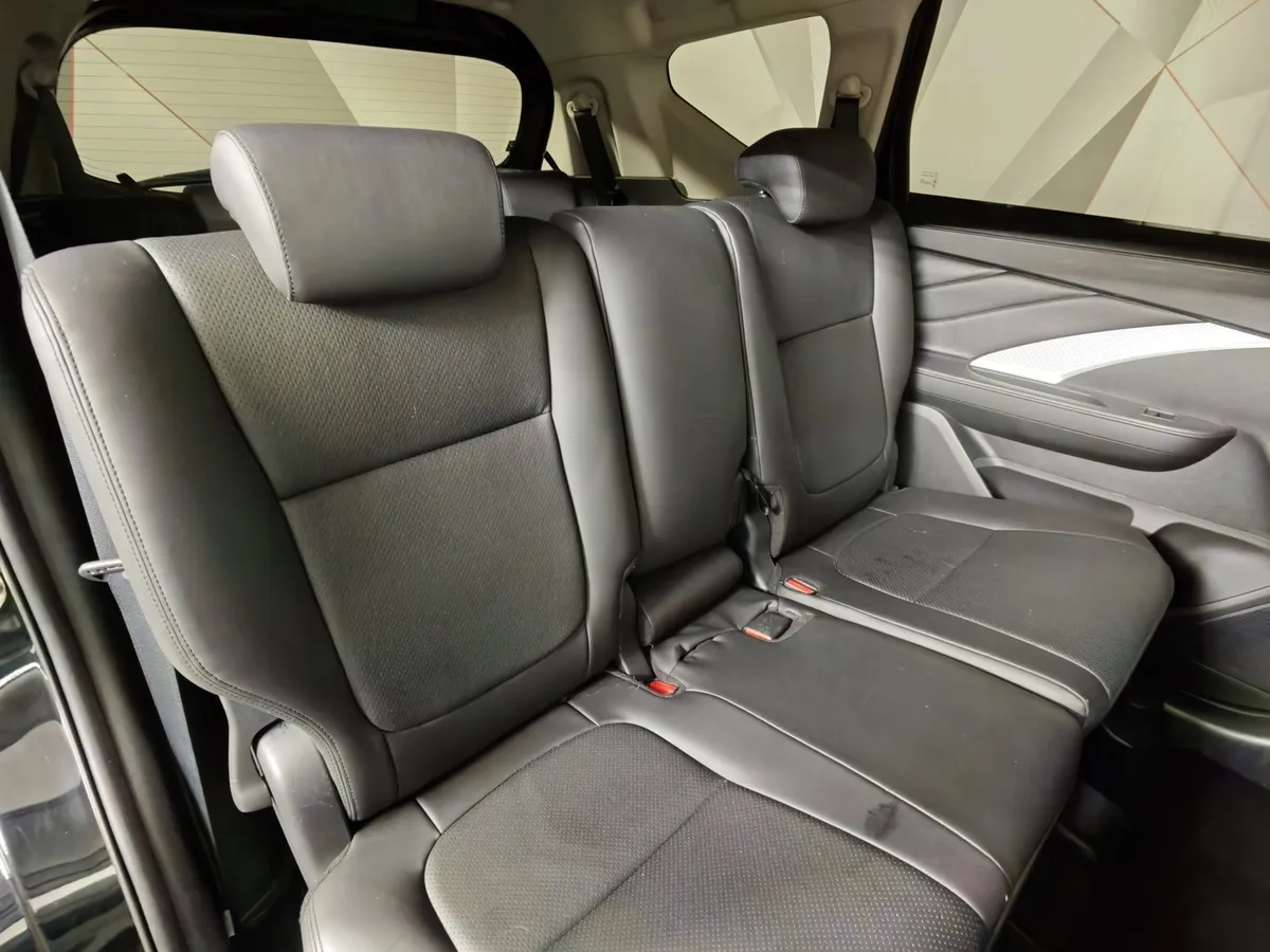 Mitsubishi Xpander 1.5 AT 2WD 7-Seat (105 л.с.) Medium Line Черный в АВИЛОН. Слайд №17