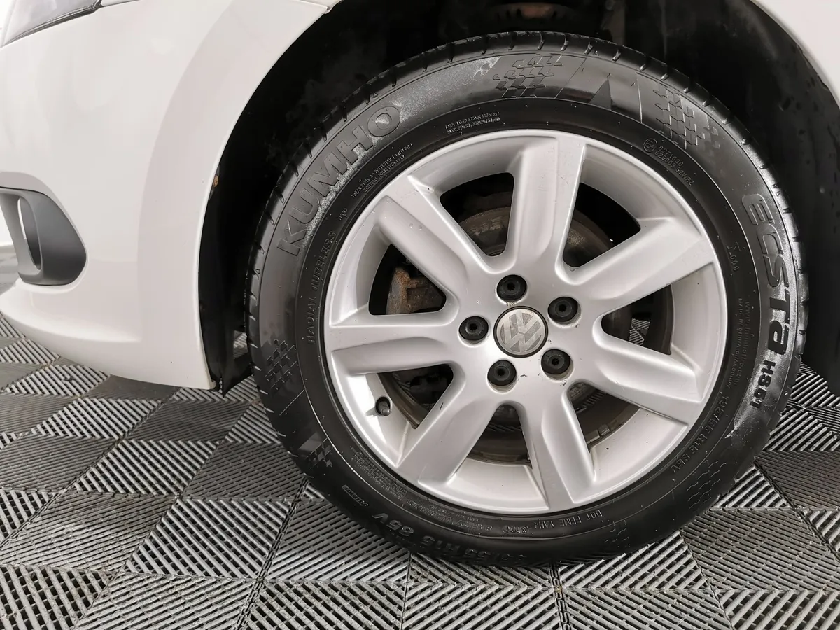 Volkswagen Polo 1.6 MT (105 л.с.) Белый в АВИЛОН. Слайд №9