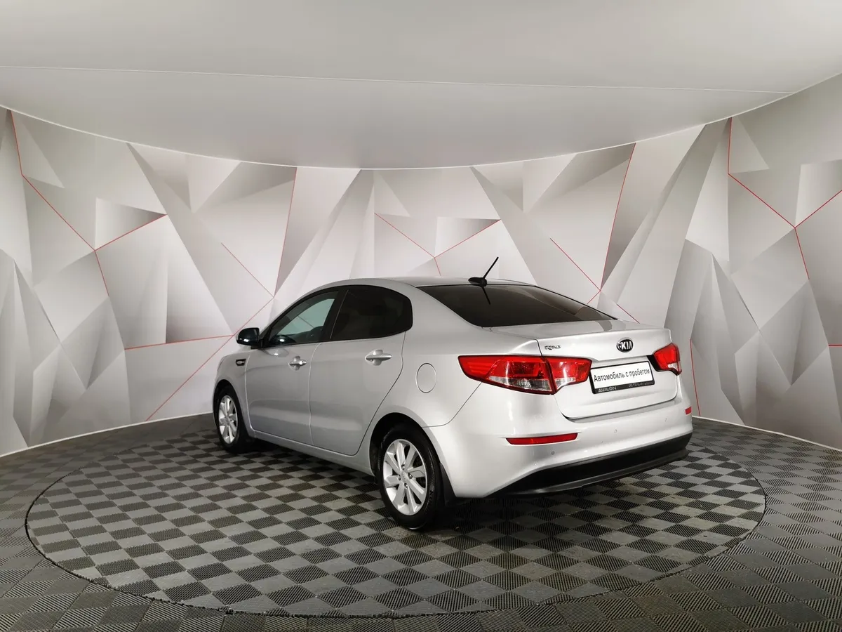 Kia Rio 1.6 AT (123 л.с.) Серебристый в АВИЛОН. Слайд №4