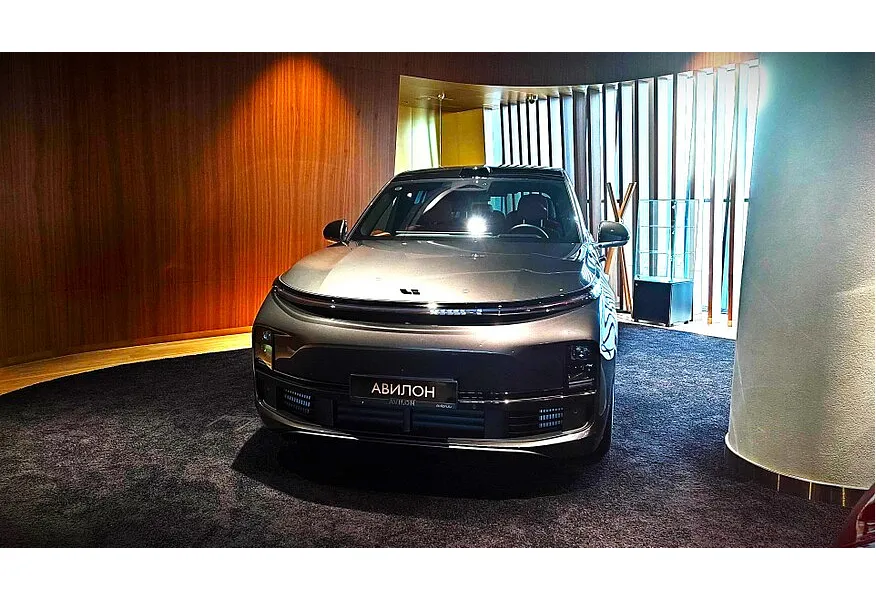 Li Auto L9 1.5 AT 4WD (449 л.с.) Ultra Серебристый в АВИЛОН. Слайд №4