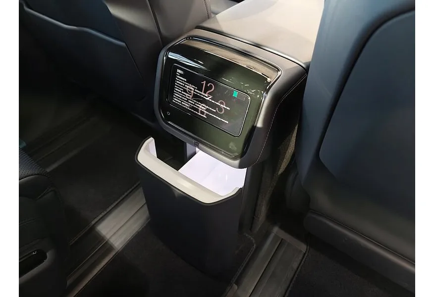 Zeekr 9X 2.0h AT 4WD (1177 л.с.) Black Черный в АВИЛОН. Слайд №19