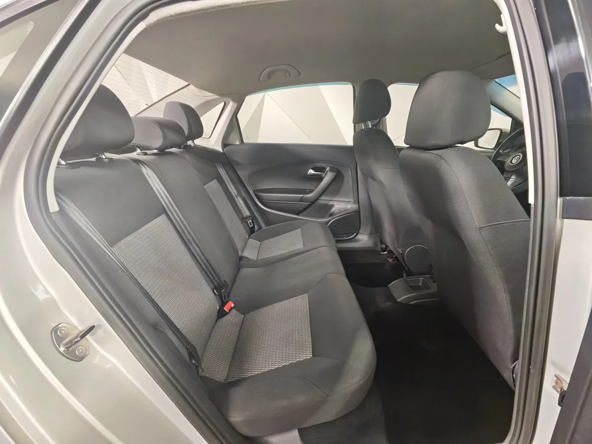 Volkswagen Polo 1.6 MPI MT (90 л.с.) Comfortline Серебристый в АВИЛОН. Слайд №16