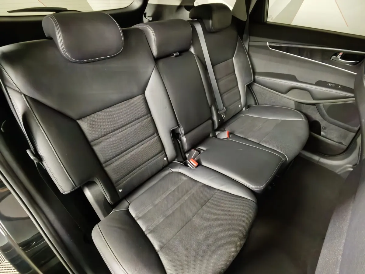 Kia Sorento 3.5 AT AWD (249 л.с.) Premium Черный в АВИЛОН. Слайд №17