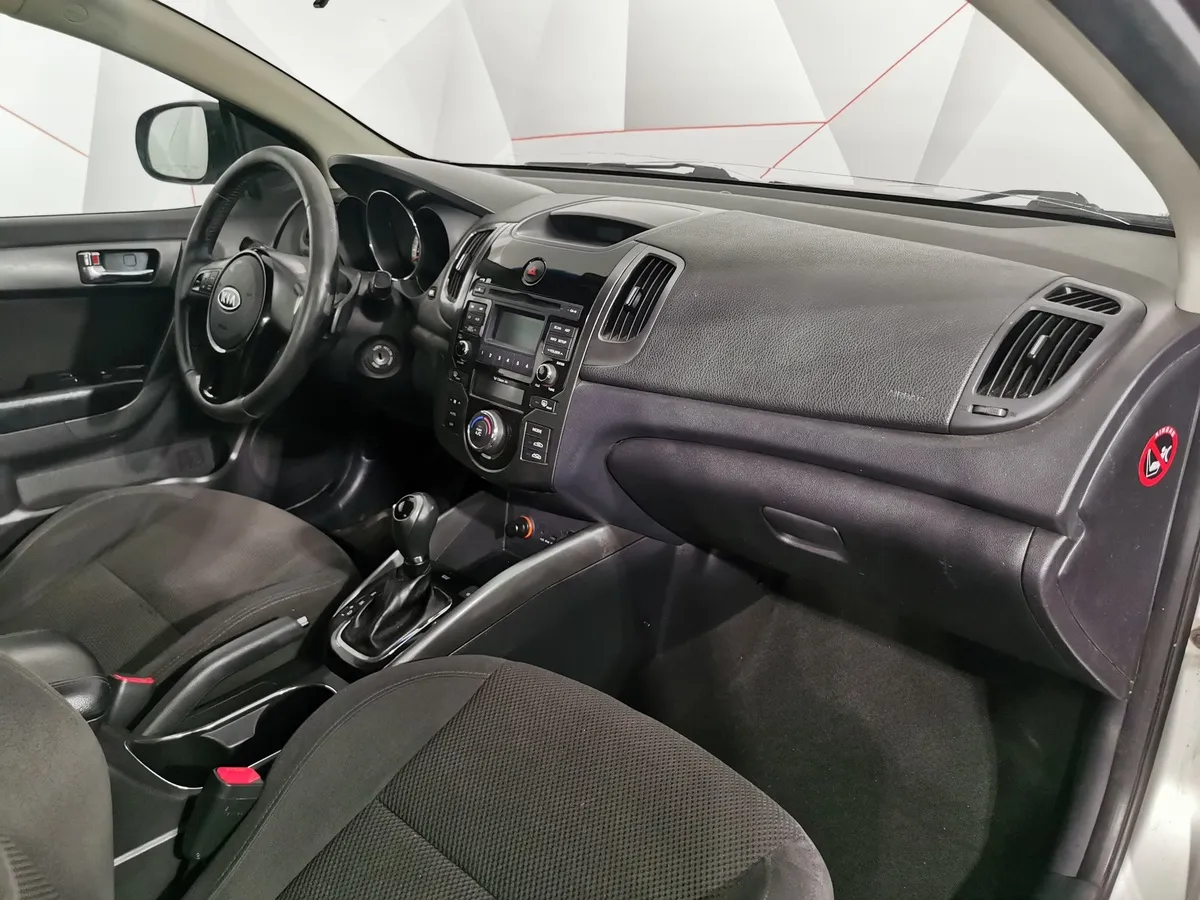 Kia Cerato 1.6 AT (126 л.с.) Серебристый в АВИЛОН. Слайд №11