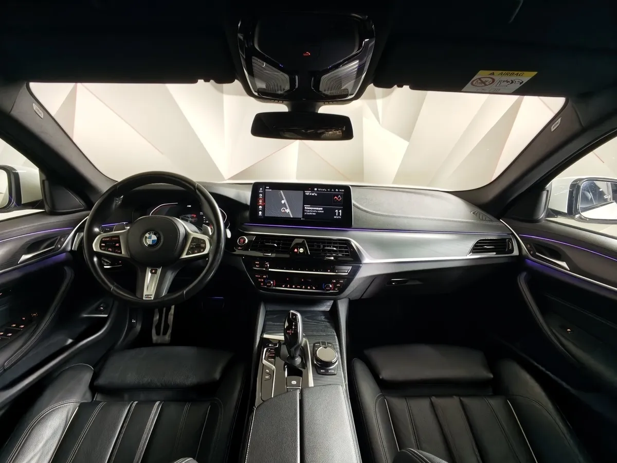 BMW 5 серия 530d xDrive Steptronic (249 л.с.) Base (Локальная сборка) Белый в АВИЛОН. Слайд №11
