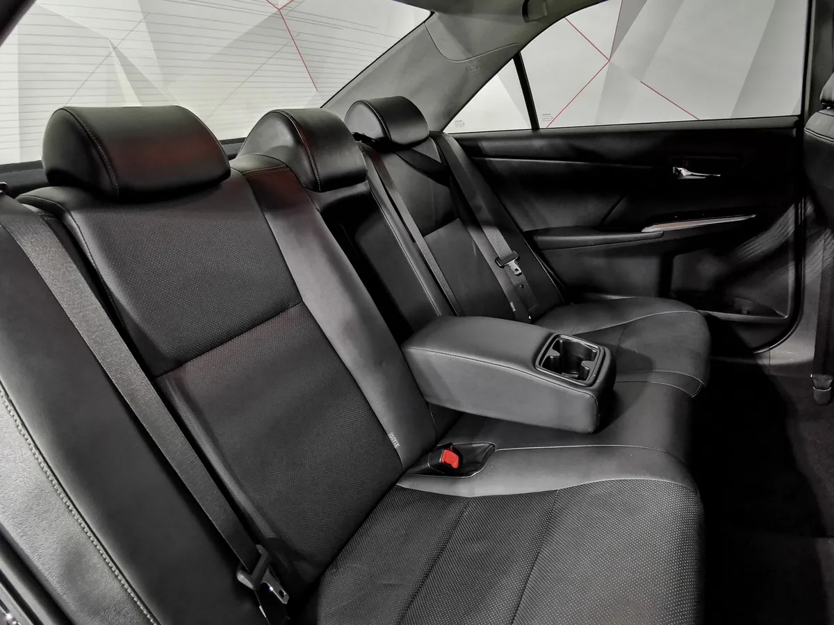 Toyota Camry 2.5 AT (181 л.с.) Стандарт Черный в АВИЛОН. Слайд №16