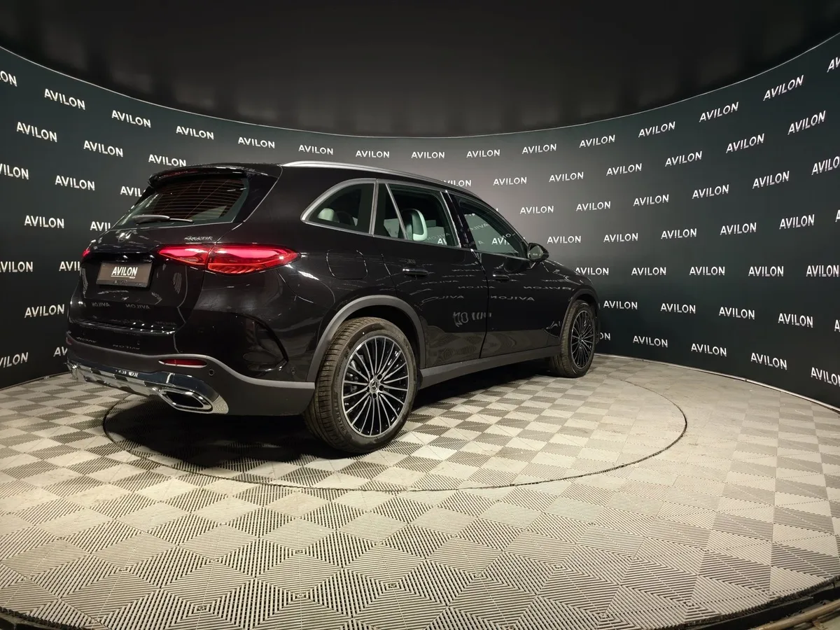 Mercedes-Benz GLC 300 4MATIC 9G-TRONIC (258 л.с.) Черный в АВИЛОН. Слайд №8