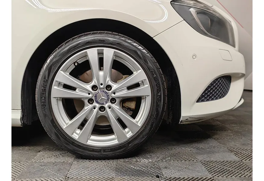 Mercedes-Benz A-Класс 180 7G-DCT (122 л.с.) Белый в АВИЛОН. Слайд №9