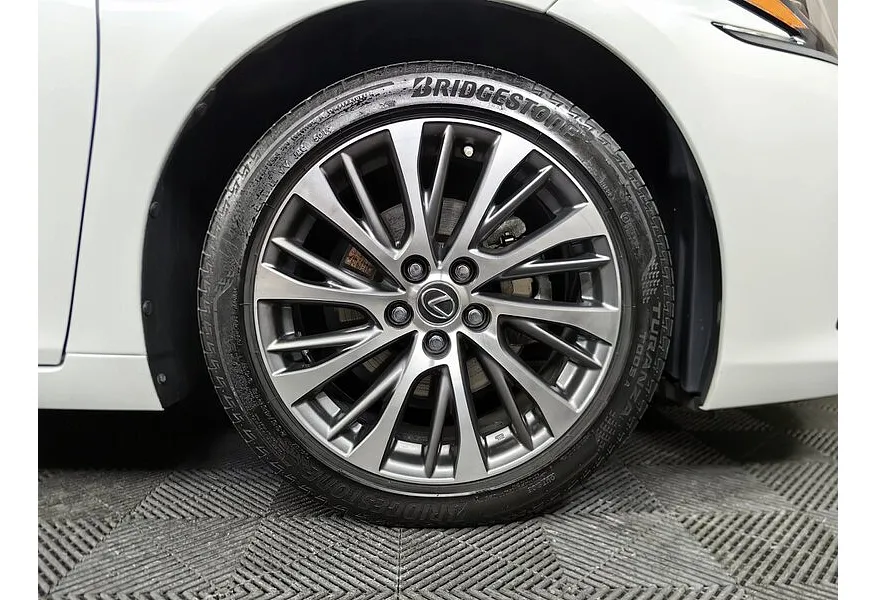 Lexus ES 250 AT (184 л.с.) Белый в АВИЛОН. Слайд №9