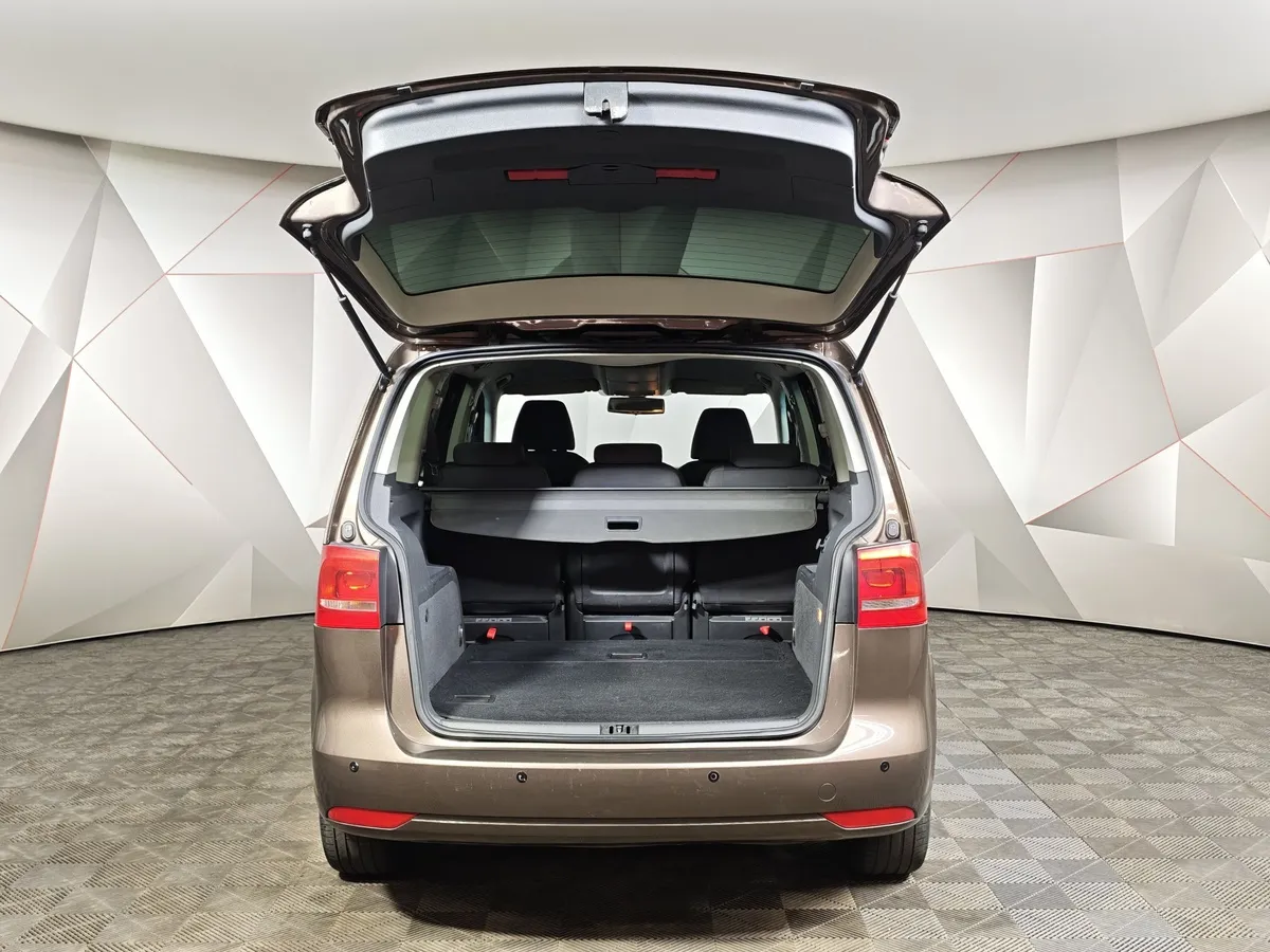 Volkswagen Touran 1.4 TSI DSG (140 л.с.) Trendline Коричневый в АВИЛОН. Слайд №12