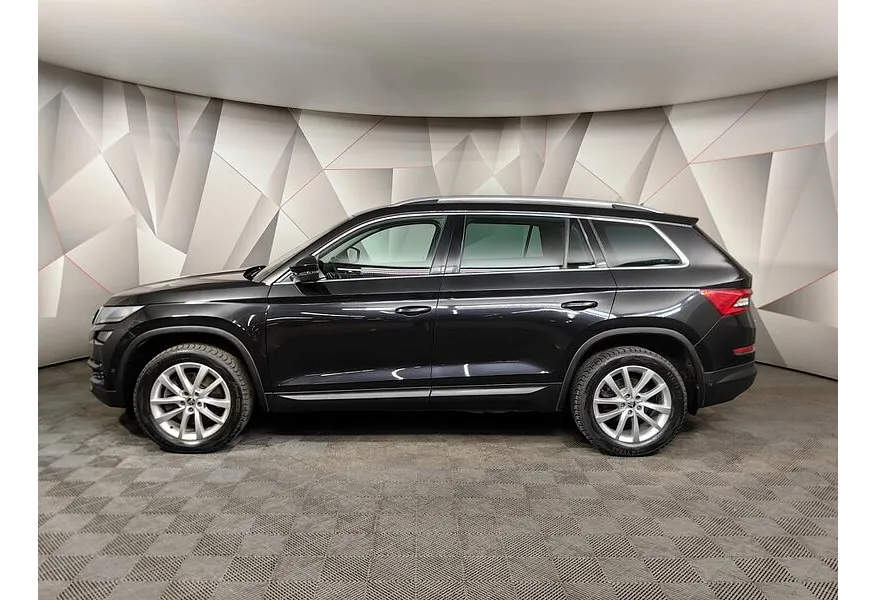 Skoda Kodiaq 2.0 TSI DSG 4X4 (180 л.с.) Черный в АВИЛОН. Слайд №5