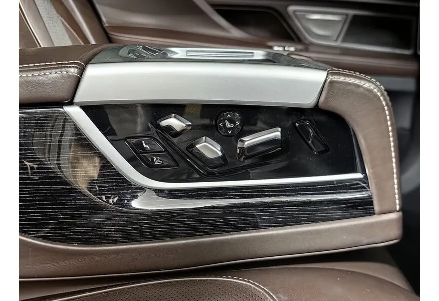 BMW 7 серия 750Li xDrive AT (450 л.с.) Pure Excellence Синий в АВИЛОН. Слайд №18