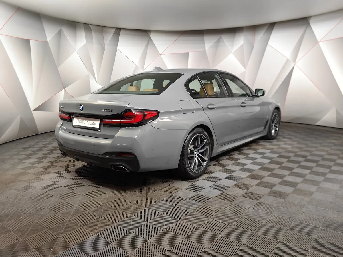 BMW 5 серия 530i xDrive Steptronic (249 л.с.) M Sport Plus Серый в АВИЛОН. Слайд №2