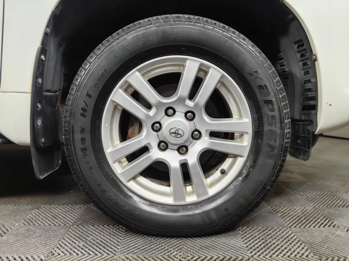 Toyota Land Cruiser Prado 3.0 D AT 4WD (5 мест) (173 л.с.) Белый в АВИЛОН. Слайд №9