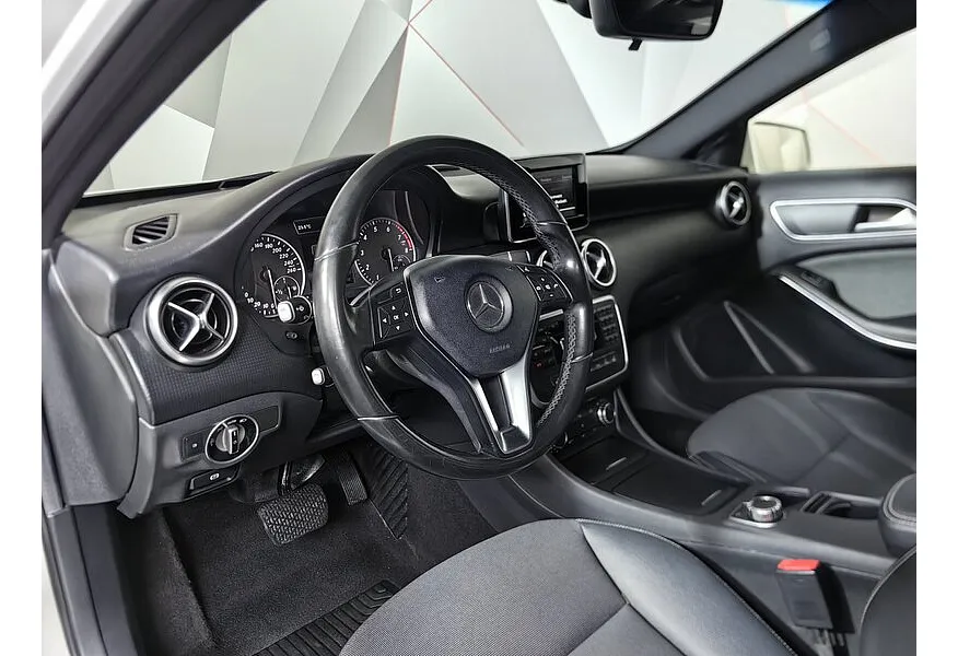 Mercedes-Benz A-Класс 180 7G-DCT (122 л.с.) Белый в АВИЛОН. Слайд №19