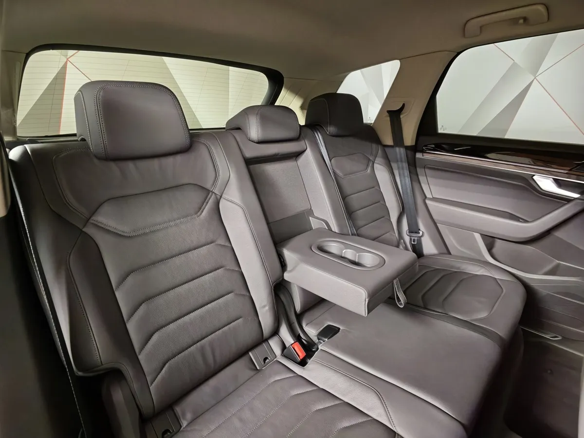 Volkswagen Touareg 3.0 V6 TDI Tiptronic 4Motion (249 л.с.) Business Черный в АВИЛОН. Слайд №16
