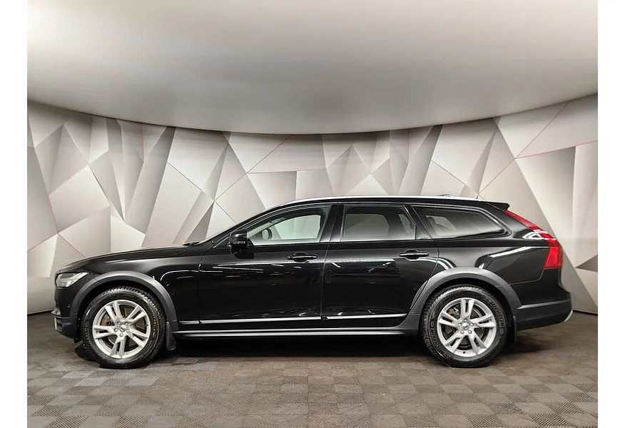 Volvo V90 Cross Country 2.0 D4 AT AWD (190 л.с.) Pro Черный в АВИЛОН. Слайд №5